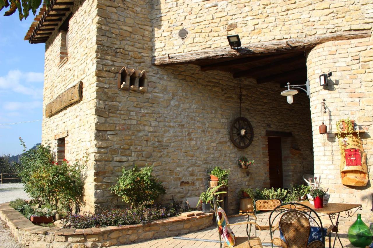 Casale Fontanile Bed And Breakfast Smerillo Dış mekan fotoğraf