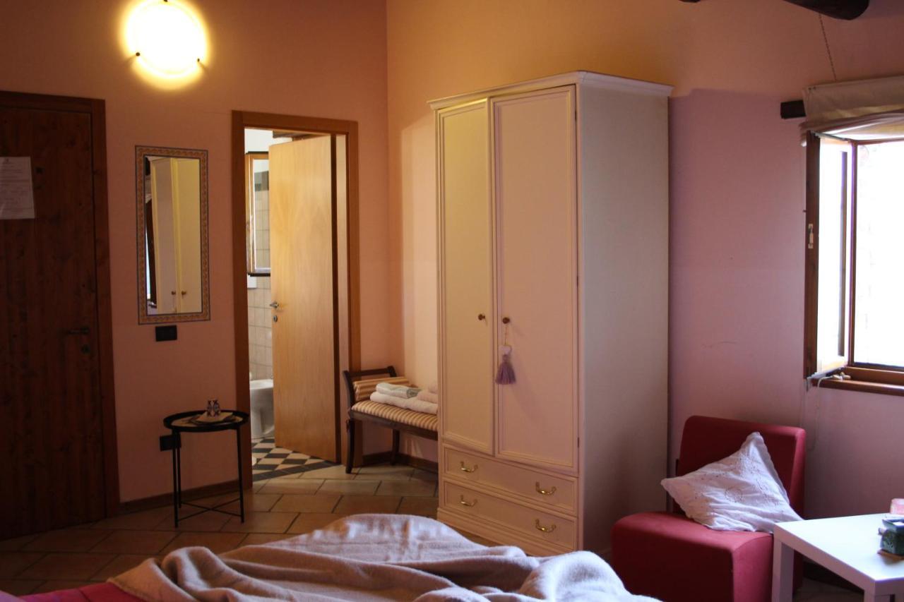Casale Fontanile Bed And Breakfast Smerillo Dış mekan fotoğraf